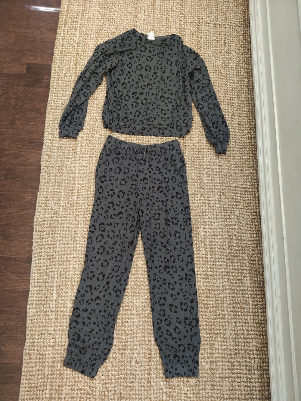 GAP Girls Charcoal Gray Leopard Print Matching Sweat Set